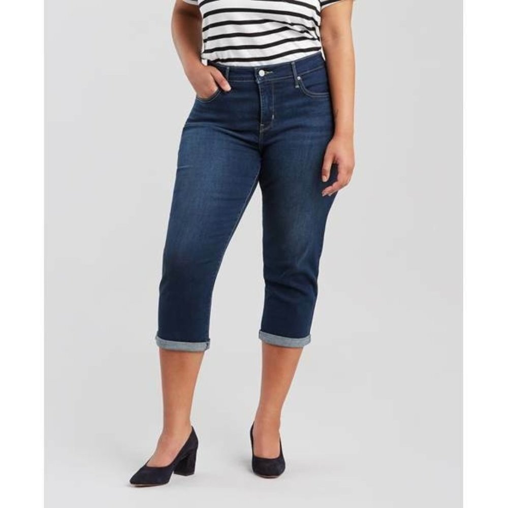 Levi's Women's Plus Size Dark Wash Shaping Mid Rise Capris Jean Sz 24W